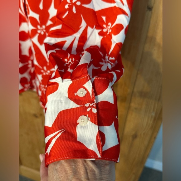 Loft Gorgeous Silky Red & White Floral Button Down Blouse Size Large Like New - Picture 3 of 8
